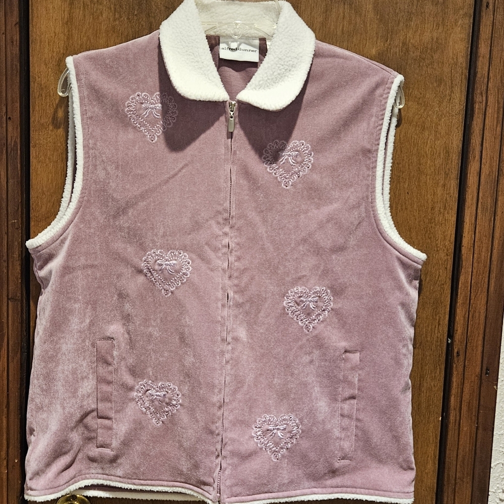 Alfred Dunner Corduroy Vest Featuring A Heart And Ribbon Pattern Size 8